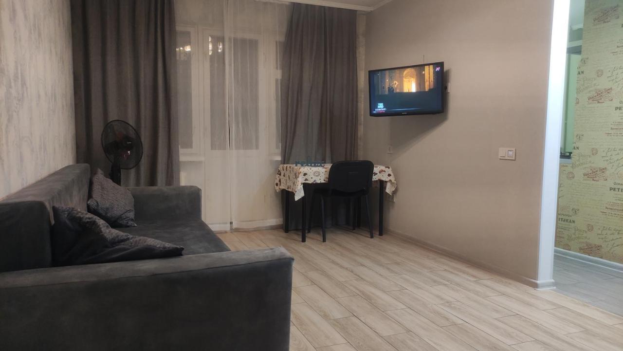 Apartment Near City Center On Peremohy Avenue 46 Чернігів Екстер'єр фото