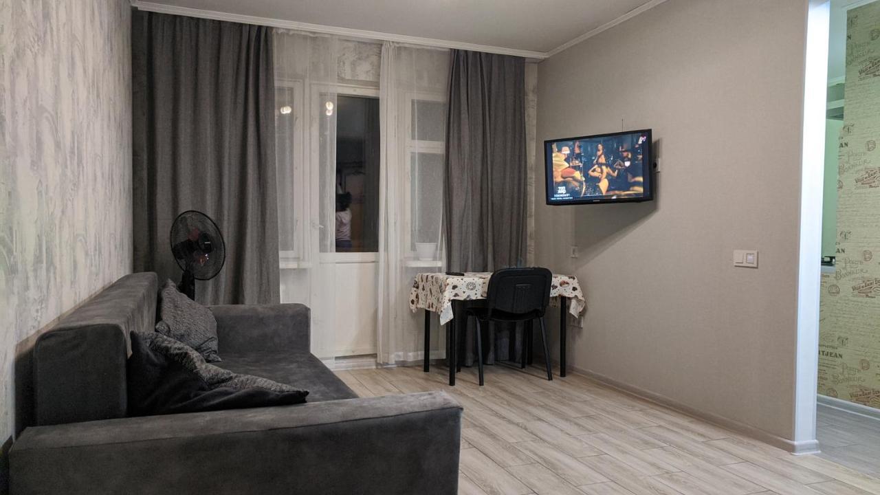 Apartment Near City Center On Peremohy Avenue 46 Чернігів Екстер'єр фото