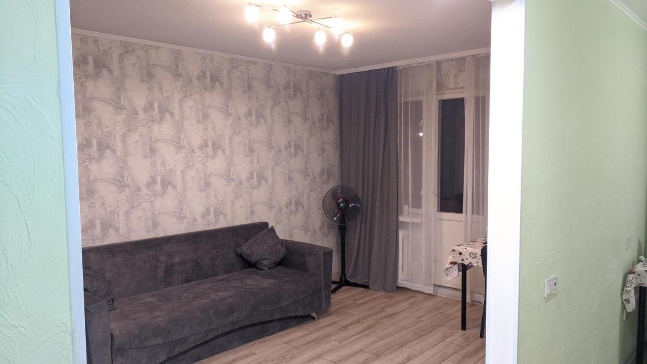Apartment Near City Center On Peremohy Avenue 46 Чернігів Екстер'єр фото
